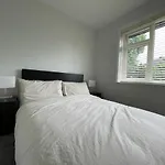 Modern & Spacious Home With Garden And Parking
