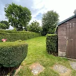 Modern & Spacious Home With Garden And Parking