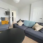 Modern & Spacious Home With Garden And Parking