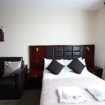 William\'S Hillsborough Apartments