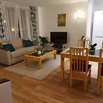 Large 2 Bed, 2 Bath, Free Parking & Wifi