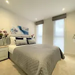 Spectacular 2 Bedroom Apartment In Great Location