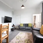 Spacious 4Br, Parking, Near Centre, Accommodates 8