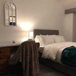 The Skipton Villa - The Hideaway