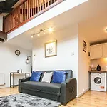Beautiful 1-Bed Apartment In Grade Listed Warehouse - Victoria Quays, Sheffield City Centre, Free Parking, Pet Friendly, Netflix