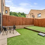Beautiful 2 Bed In Sheffield - Parking - Garden