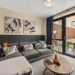 Beautiful 2 Bed In Sheffield - Parking - Garden