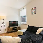 Modern 2-Bed Apartment, Free Parking, City Centre, Netflix & Pet Friendly - Hosted By Stay Host Save