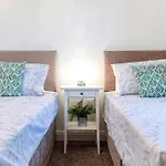 Stunning Central Space In The City 2Br 2Ba