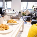 Perfectly Located City Centre Studio Apartment - West One With Free Wifi, Gym Access, Netflix