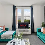 20 Percent Off! Stylish Sheffield Abode Sleeps 12