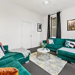 20 Percent Off! Stylish Sheffield Abode Sleeps 12