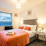 Stylish 2 Bed Apt 18 - City Centre, Free Parking, Espresso Machine & Netflix - Hosted By Stay Host Save