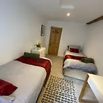 Stylish 3 Bedroom Apartment In Historic City Centre Building