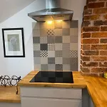 Stylish 3 Bedroom Apartment In Historic City Centre Building