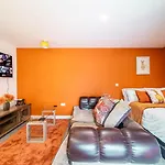 Corner Studio Apartment In Sheffield