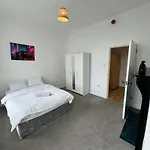 Spacious Flat In Sheffield City Center Gs304