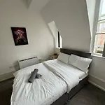 City Center Gem- Flat For 6 In Sheffield Gs404