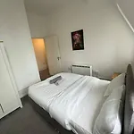 City Center Gem- Flat For 6 In Sheffield Gs404
