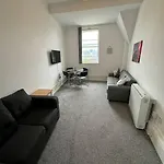 City Center Gem- Flat For 6 In Sheffield Gs404