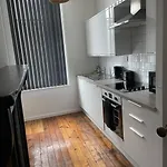 Spacious Flat For 6 City Center Gs305