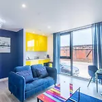 Blue Shade Studio Apartment In Sheffield City