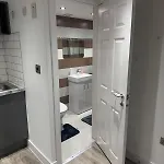 Modern Sheffield Studio Wifi Parking, Smart Tv