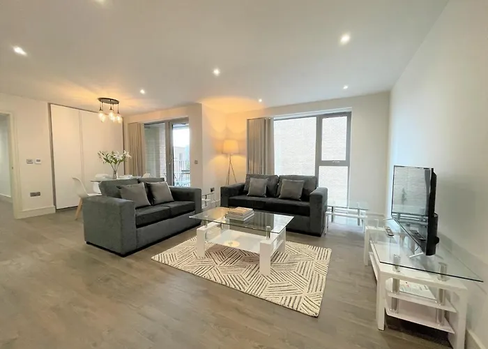 Spectacular 2 Bedroom Apartment In Great Location