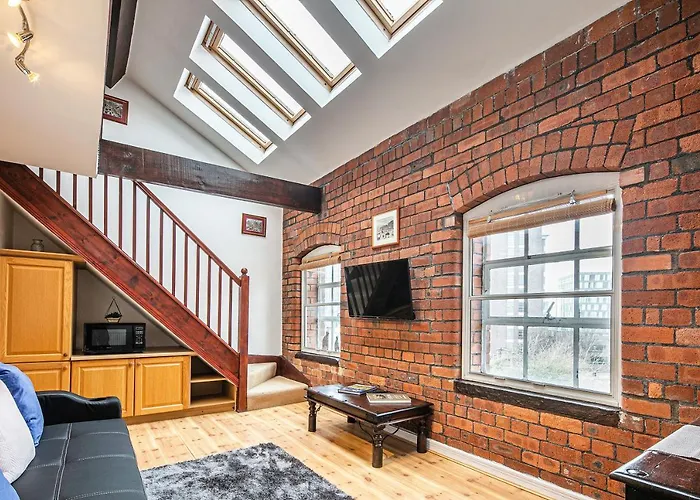 Beautiful 1-Bed Apartment In Grade Listed Warehouse - Victoria Quays, Sheffield City Centre, Free Parking, Pet Friendly, Netflix