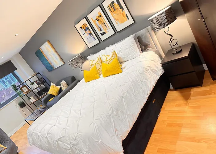 Perfectly Located City Centre Studio Apartment - West One With Free Wifi, Gym Access, Netflix