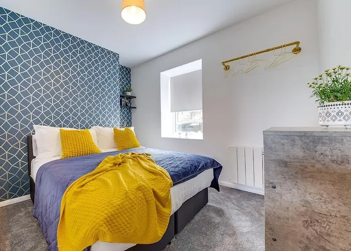 Immaculate Ground Floor Flat - Families