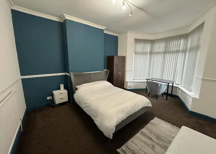 Comfortable Room In Shared Sheffield Detached House
