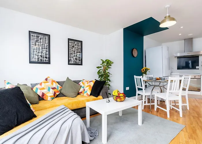 2Bed 2Bath Apartment Near Sheffield City Centre With Free Parking Space