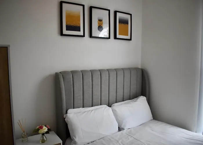 4Bedroom House With Free Wi-Fi Near The City Centre