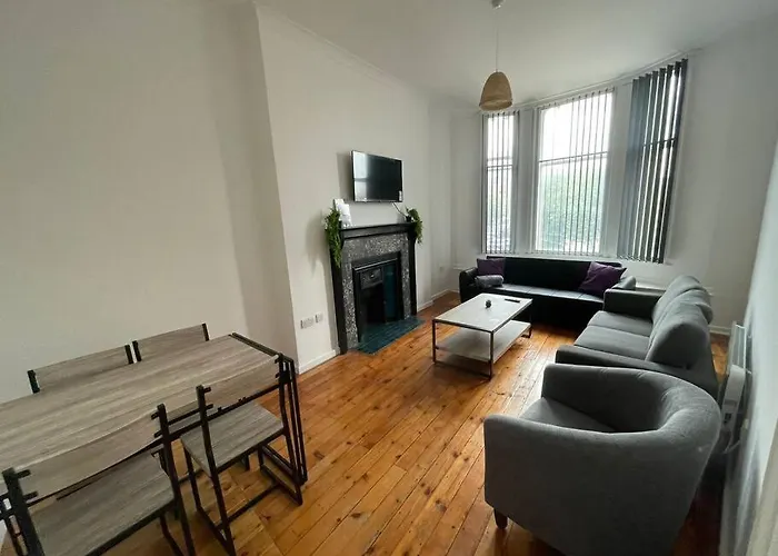 Spacious Flat For 6 City Center Gs305