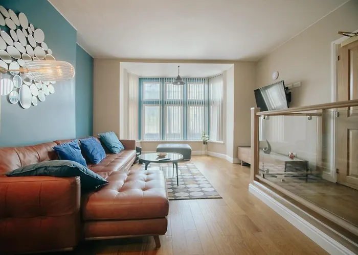 Stunning Quiet Apartment In Historic Building