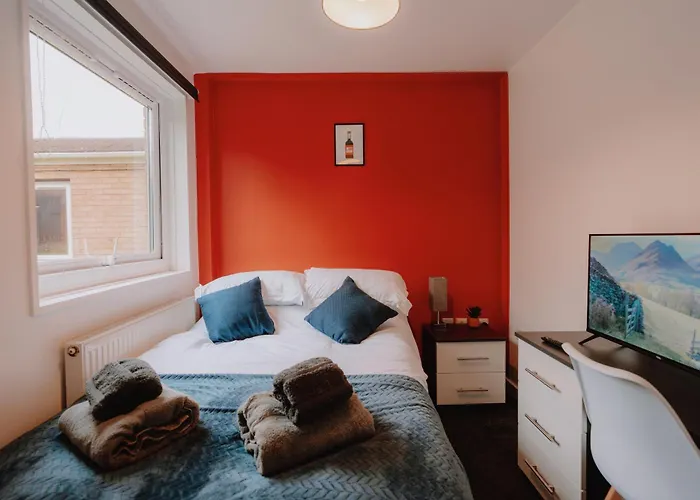 Spacious 6 Bed Lodge, Free Parking