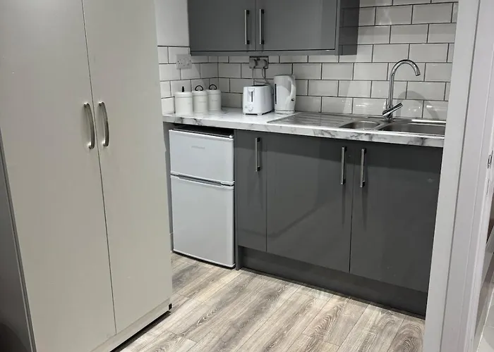 Modern Sheffield Studio Wifi Parking, Smart Tv