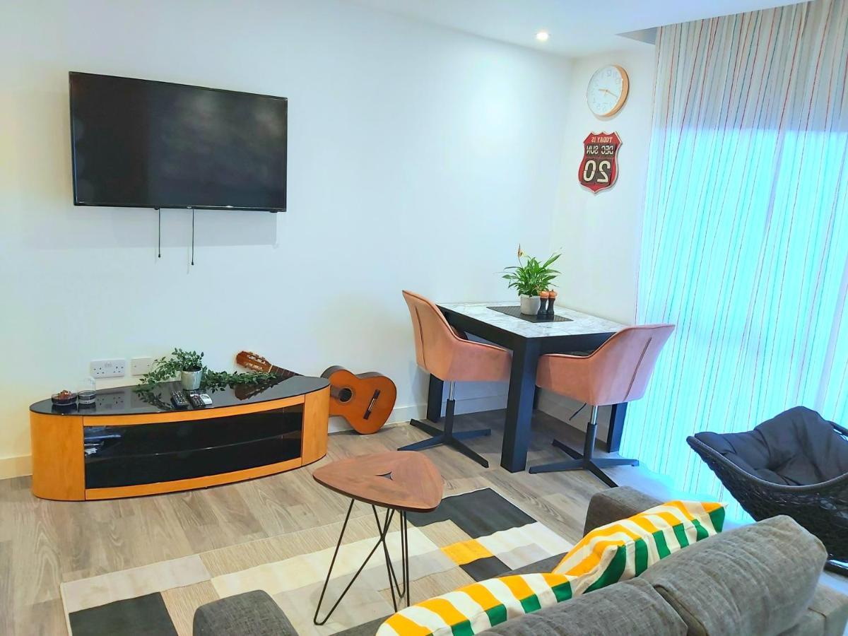 Lovely Centre - Netflix, Wifi, Digital Tv Sheffield