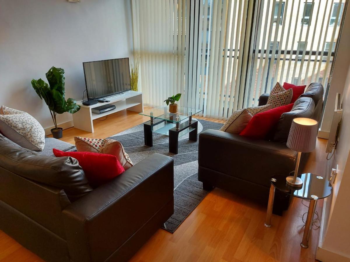 2 Bed, 2 Bath, Free Parking & Wifi *