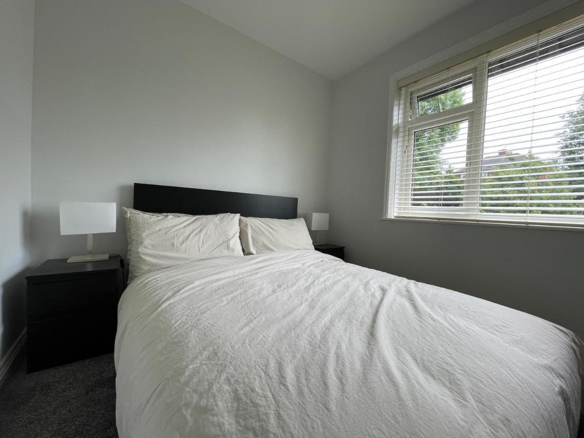 Holiday home Modern & Spacious With Garden And Parking *