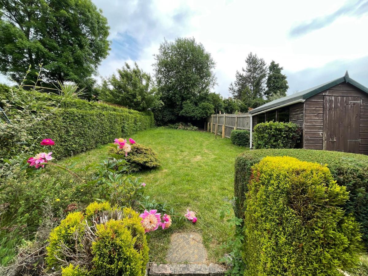 Modern & Spacious With Garden And Parking