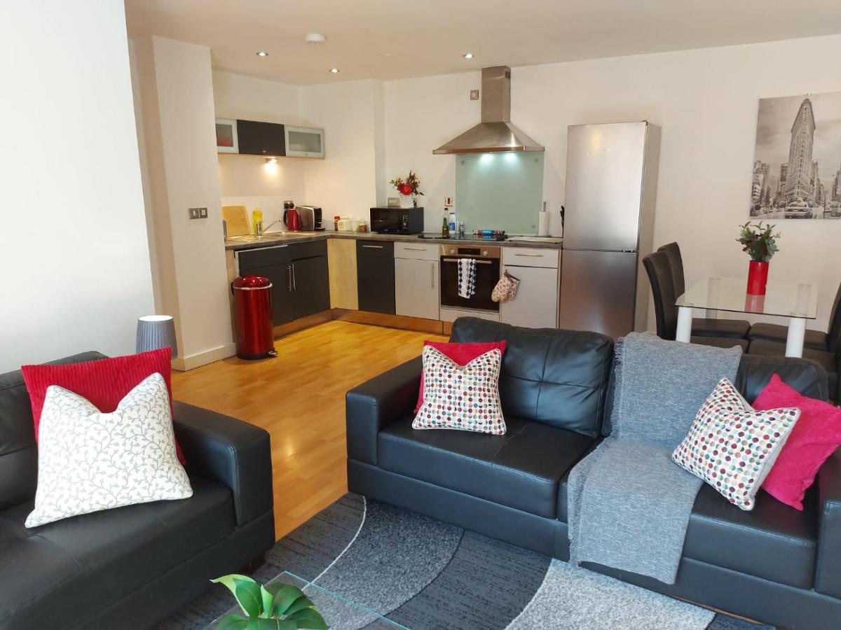 Apartment 2 Bed, 2 Bath, Free Parking & Wifi *