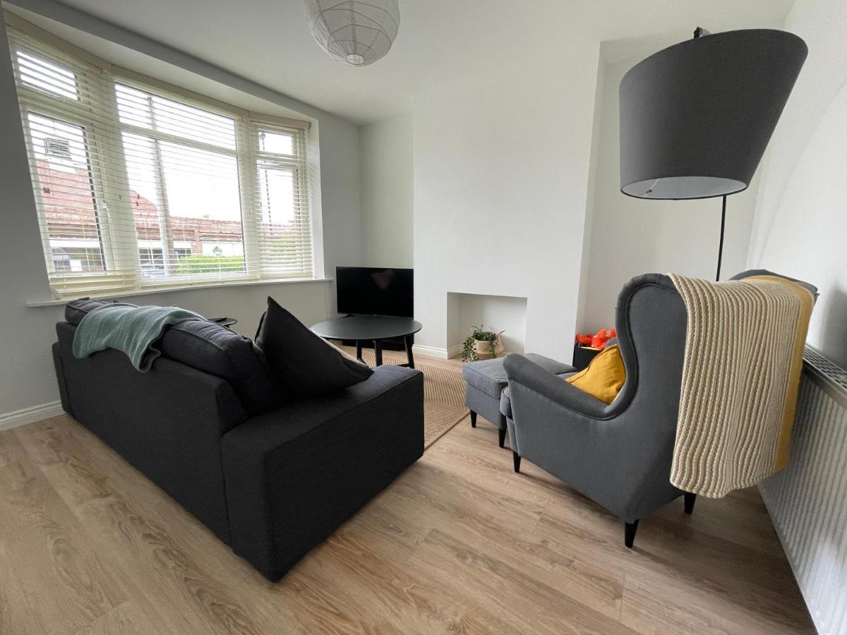 Modern & Spacious With Garden And Parking * Sheffield