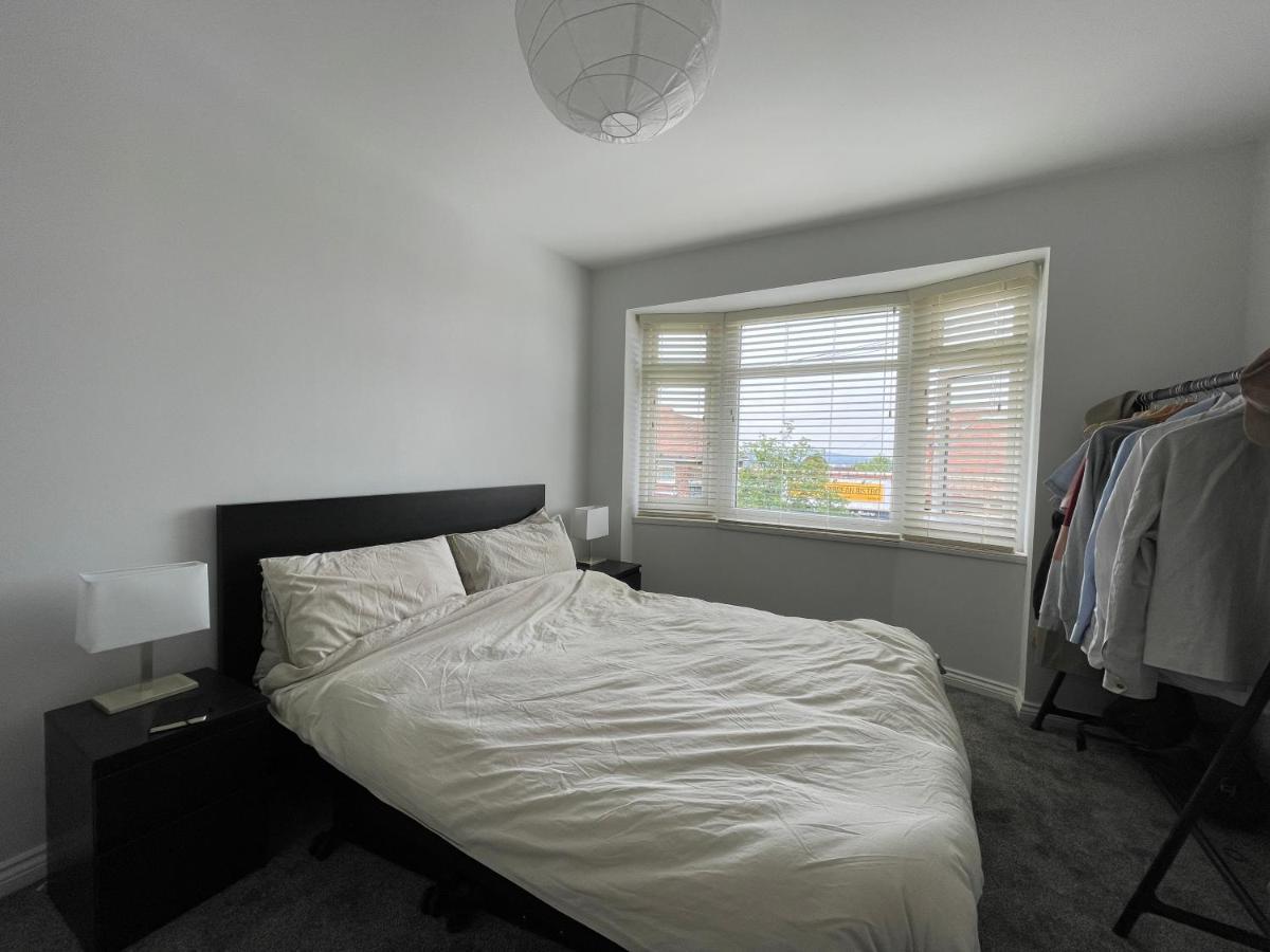 Holiday home Modern & Spacious With Garden And Parking *