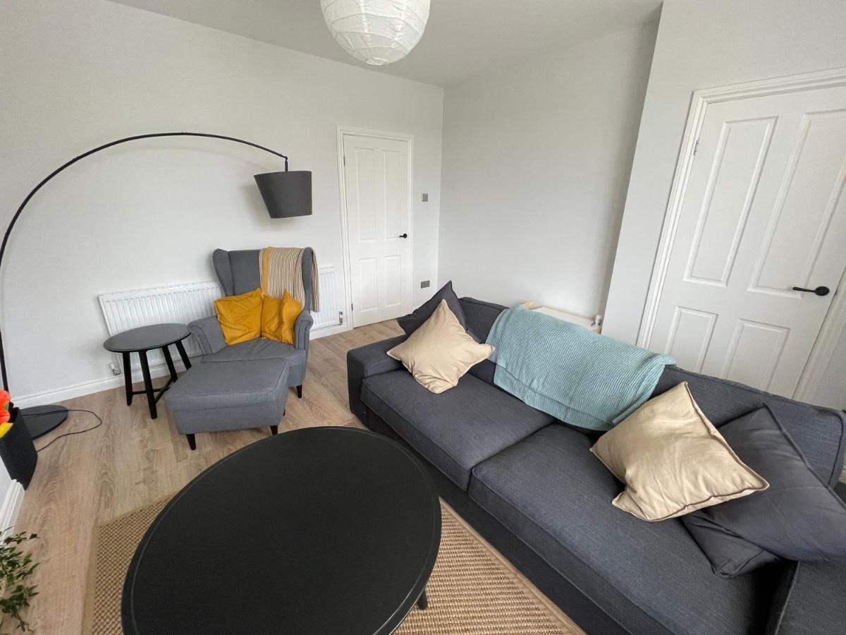 Holiday home Modern & Spacious With Garden And Parking
