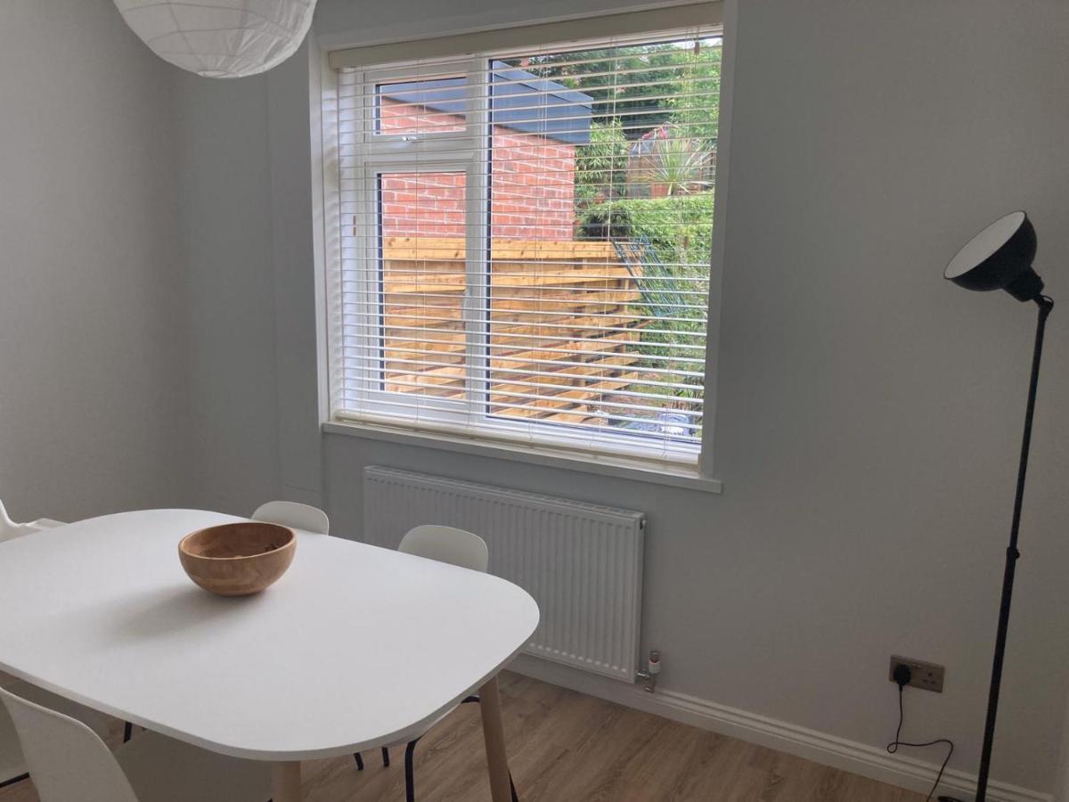 Modern & Spacious With Garden And Parking * Sheffield