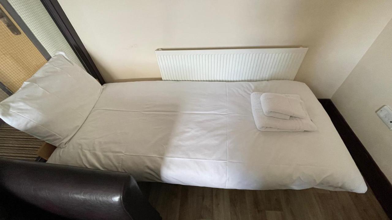 William's Hillsborough 3*