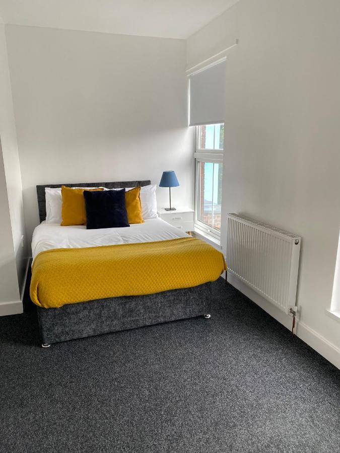 8 Bed 9 Bath Ensuite House With Hot Tub And Free Parking Casa de férias Sheffield
