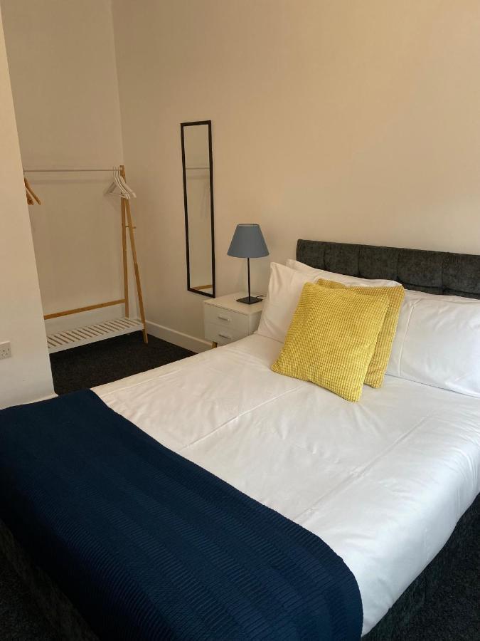 Casa de férias 8 Bed 9 Bath Ensuite House With Hot Tub And Free Parking *